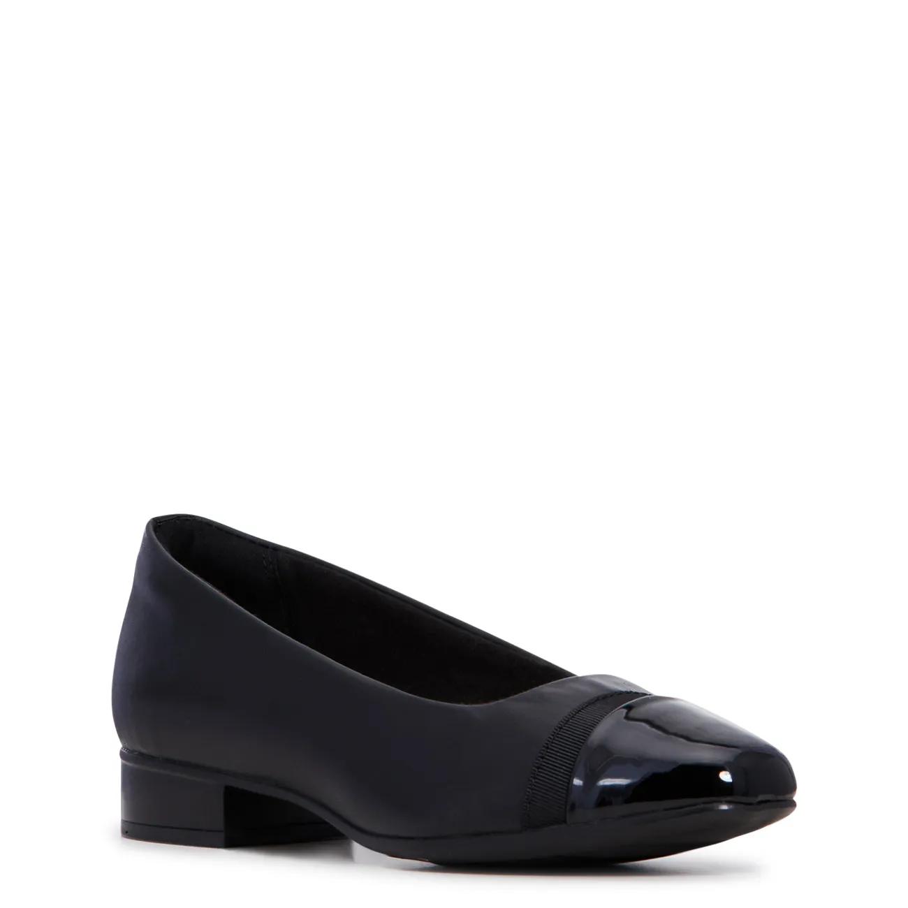 Clarks Women's Juliet Monte Wide Width Flat in Black Size 6