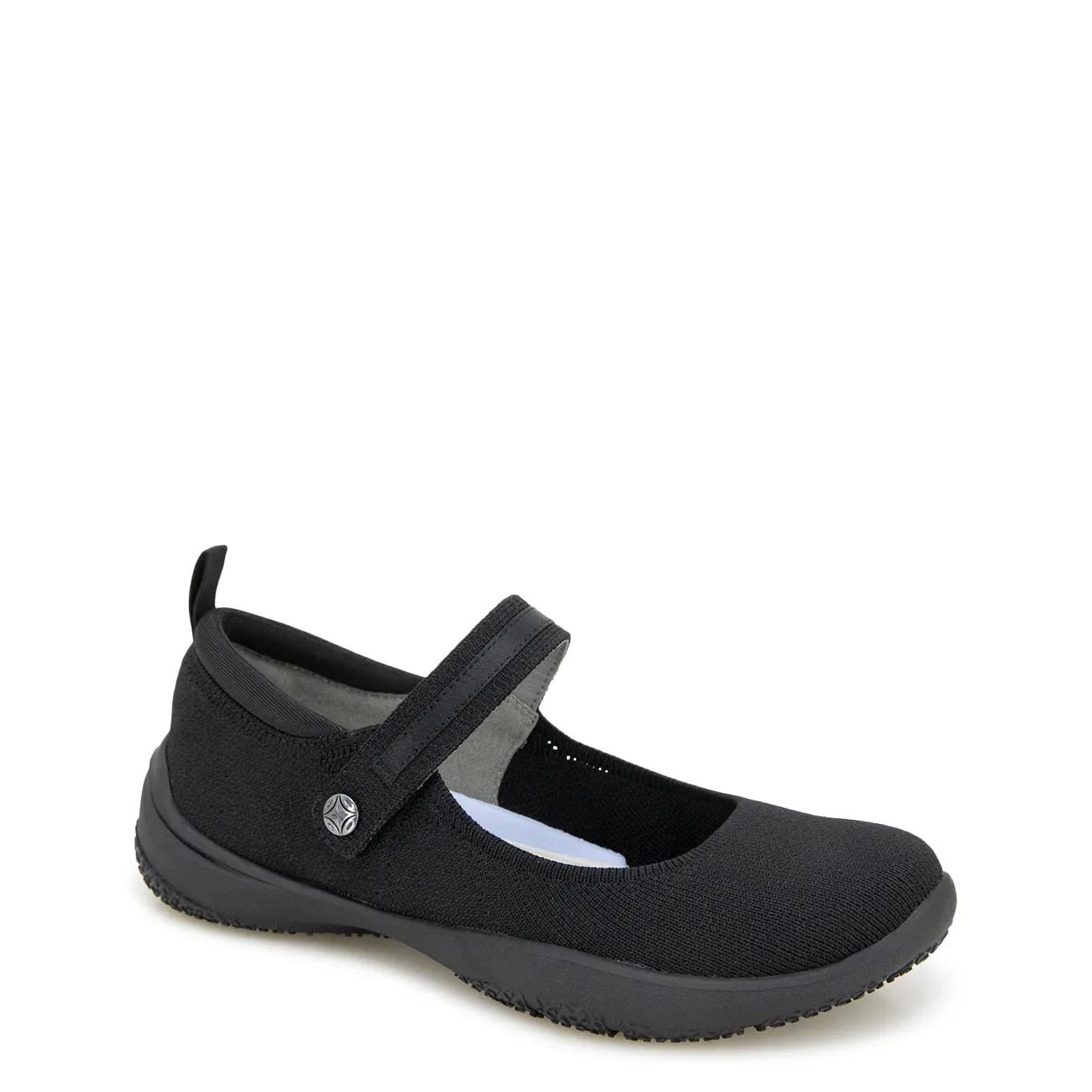 Jbu Women's Merry Flat In Black