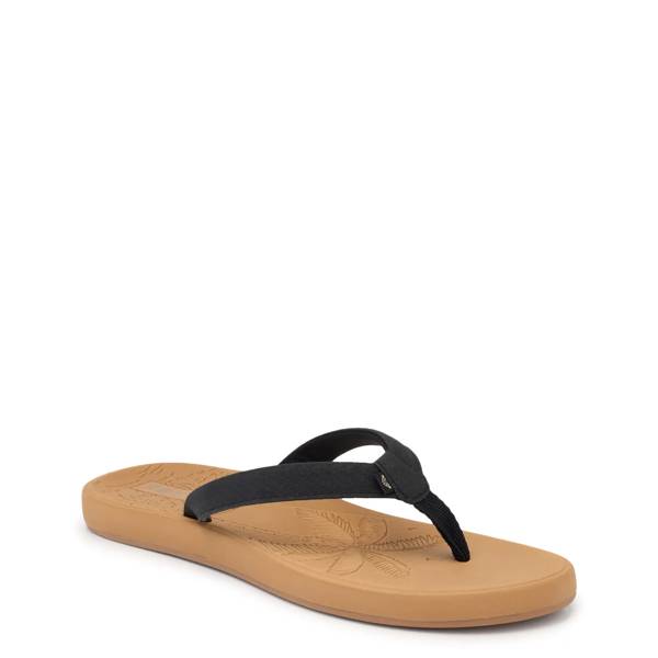 Click to shop Roxy sandals at The Shoe Co