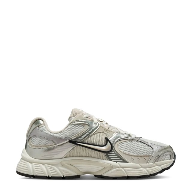 Nike Women's V5 RNR Sneaker | The Shoe Co.