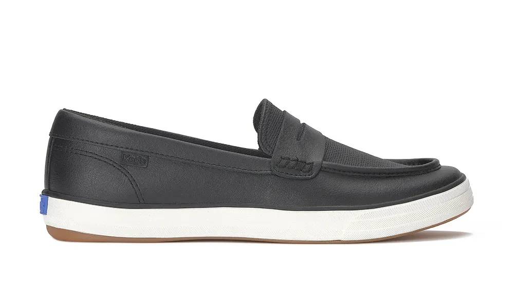 A side view of the Center Leather Loafer in black.