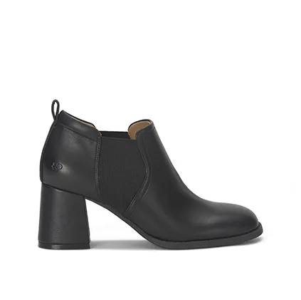 Featuring the Women's Bambinda Sandal.  Click to shop boots at Hush Puppies.