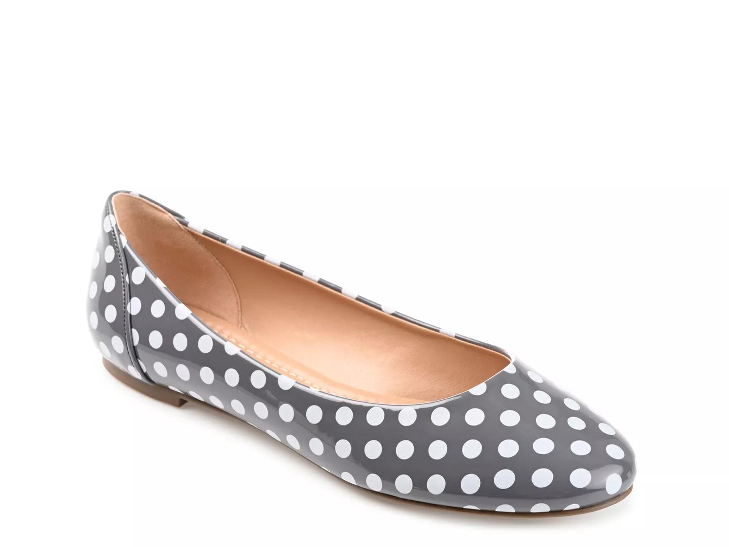 Journee Collection Kavn Ballet Flat | Women's | Off White | Size 7 | Flats