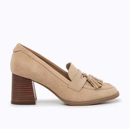 A side view of a a light tan women's talyn pump