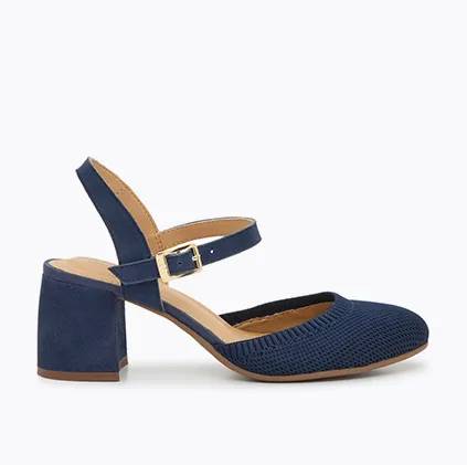 A navy morna pump