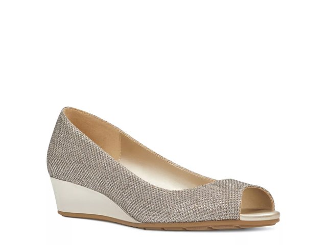 Candra Wedge Pump