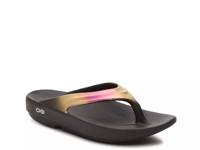 OOlala Luxe Flip Flop - Women's Rose Gold Metallic/Fuchsia view