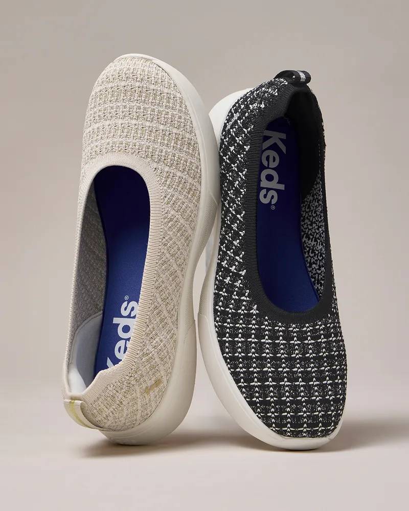 The BlissWalk Skimmer Tweed Engineered Knit positioned on its heel in egret/oatmeal and on its toe in black/white.