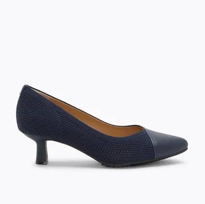 a side view of a women's midnight blue gilly pump