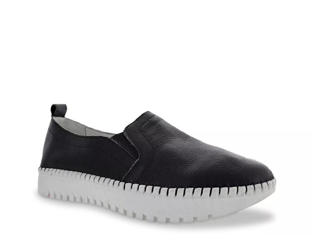 TW 82 Slip-On Sneaker