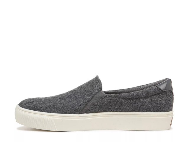 Nova Slip-On Sneaker