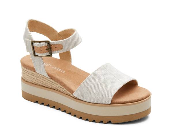Click to shop women's wedge sandals at DSW Designer Shoe Warehouse.
