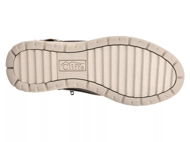 Hearty Hiking Boot - Women's