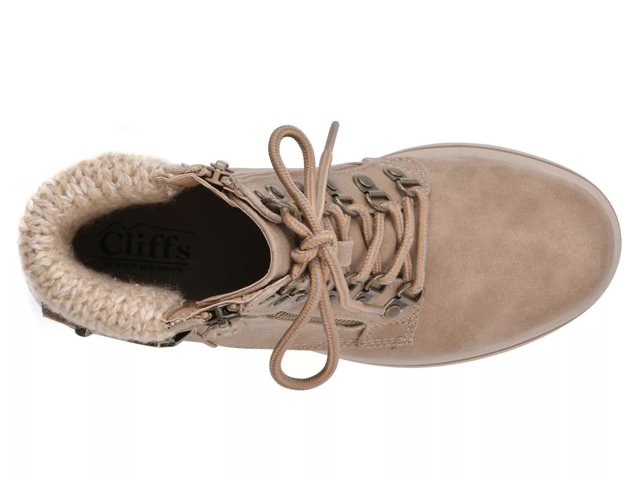 Hearty Hiking Boot - Women's