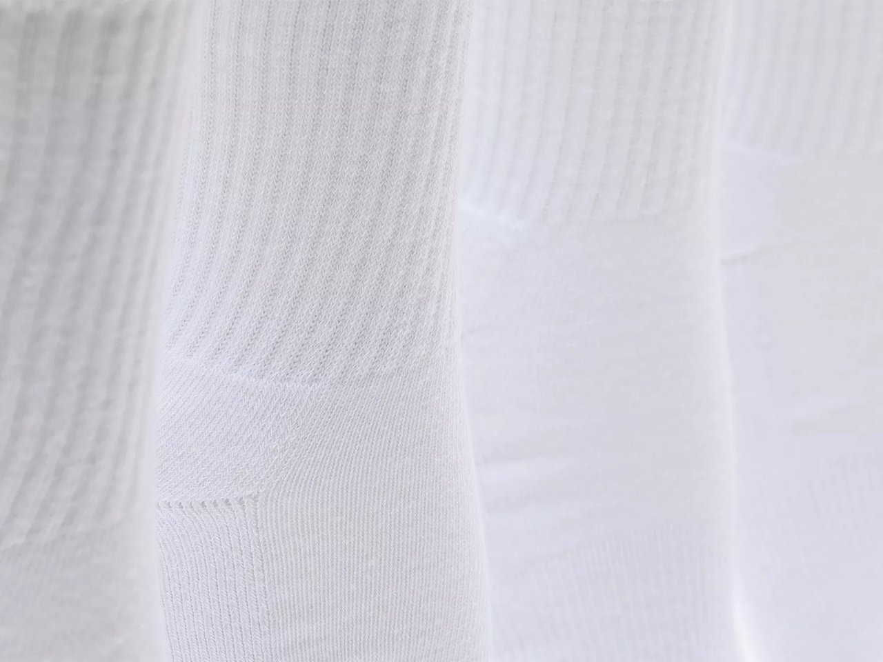 Solid Men's Crew Socks - 4 Pack