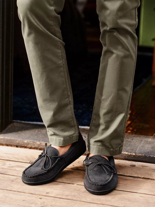 Minnetonka Pile Lined Hardsole Moccasin Slipper - Men's - Free
