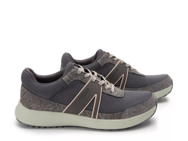 Qarma 2 Sneaker  - Women's