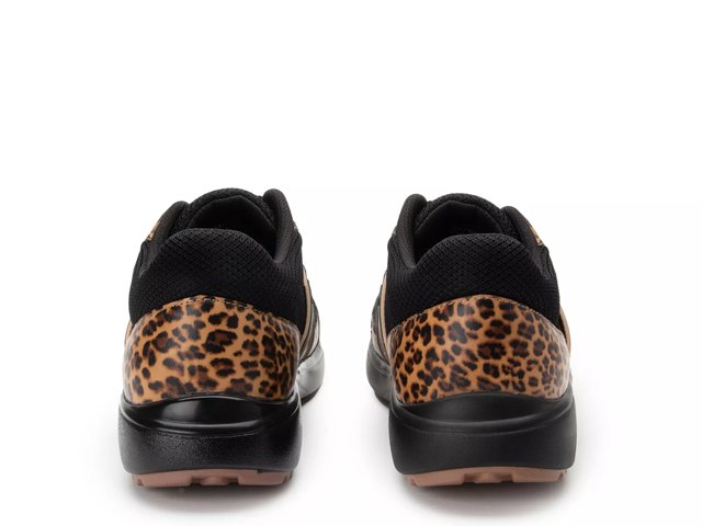 Qarma 2 Sneaker  - Women's