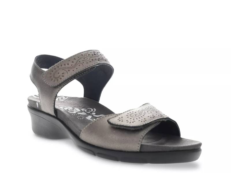 Wanda Sandal