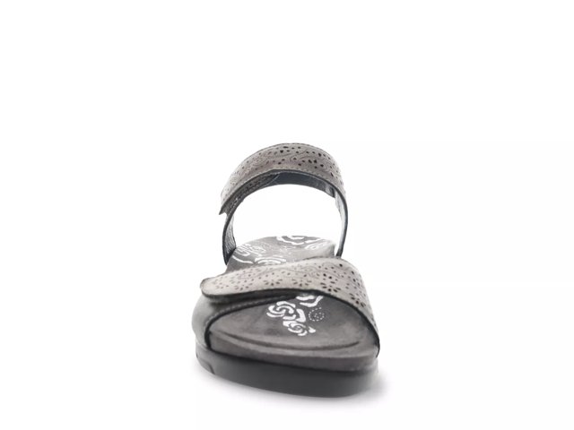 Wanda Sandal