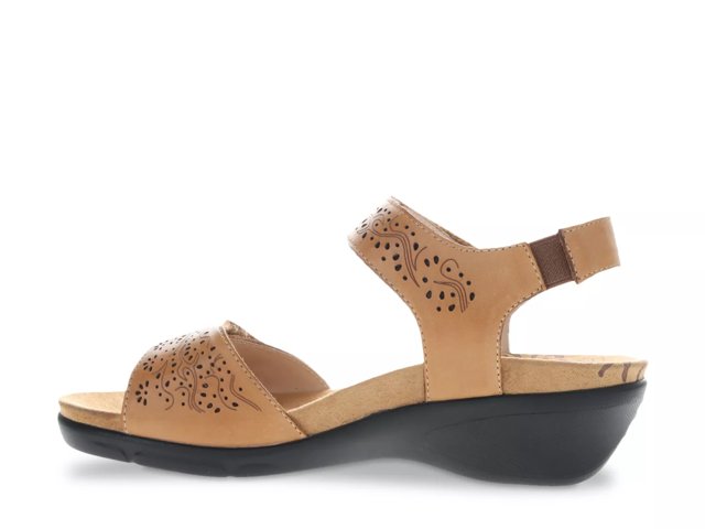 Wanda Sandal