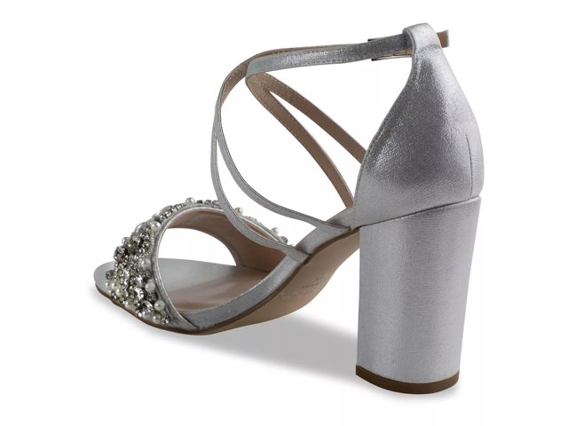 Hira Sandal