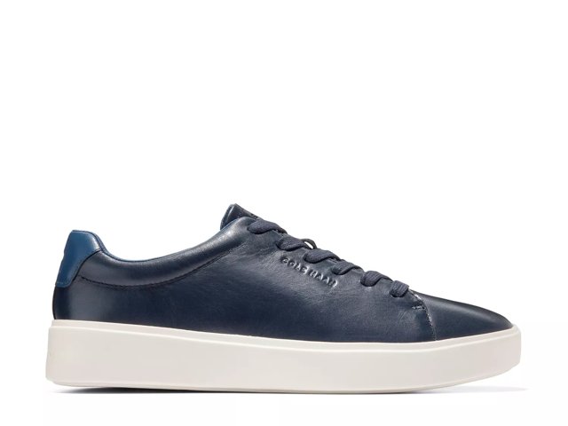 Grand Crosscourt Traveler Sneaker