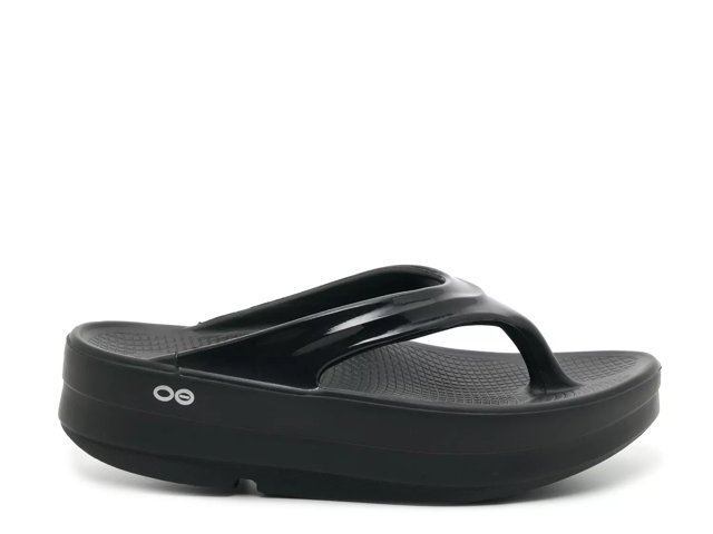 OOFOS OOmega Platform Flip Flop - Women's - Free Shipping | DSW