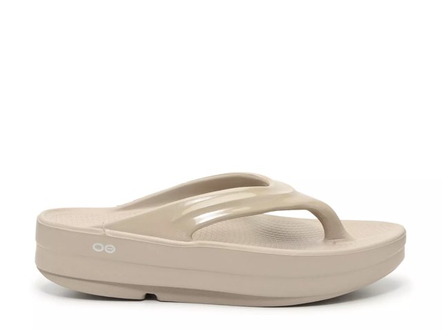OOFOS OOmega Platform Flip Flop - Women's - Free Shipping | DSW