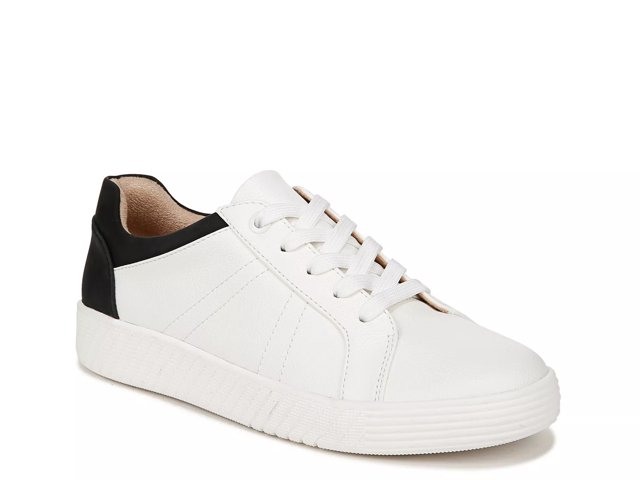 Neela Sneaker