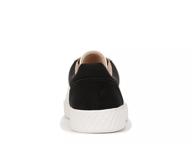 Neela Sneaker