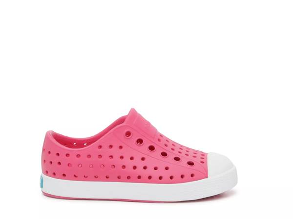 Featuring the kids' Native Jefferson Slip On Sneaker .  Click to shop girls' native shoes at DSW Designer Shoe Warehouse
