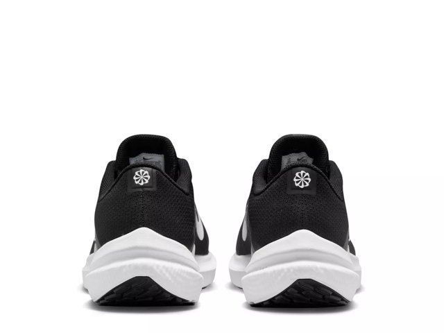 Winflo 10 Running Shoe - Men's