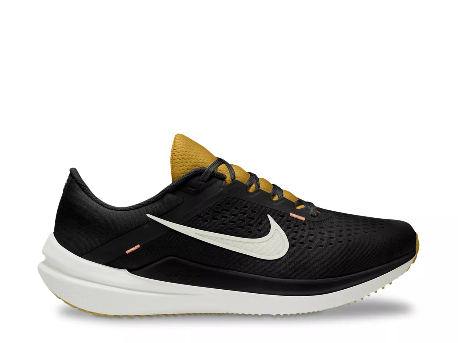 Nike Winflo 10 Running Shoe - Men display picture 2