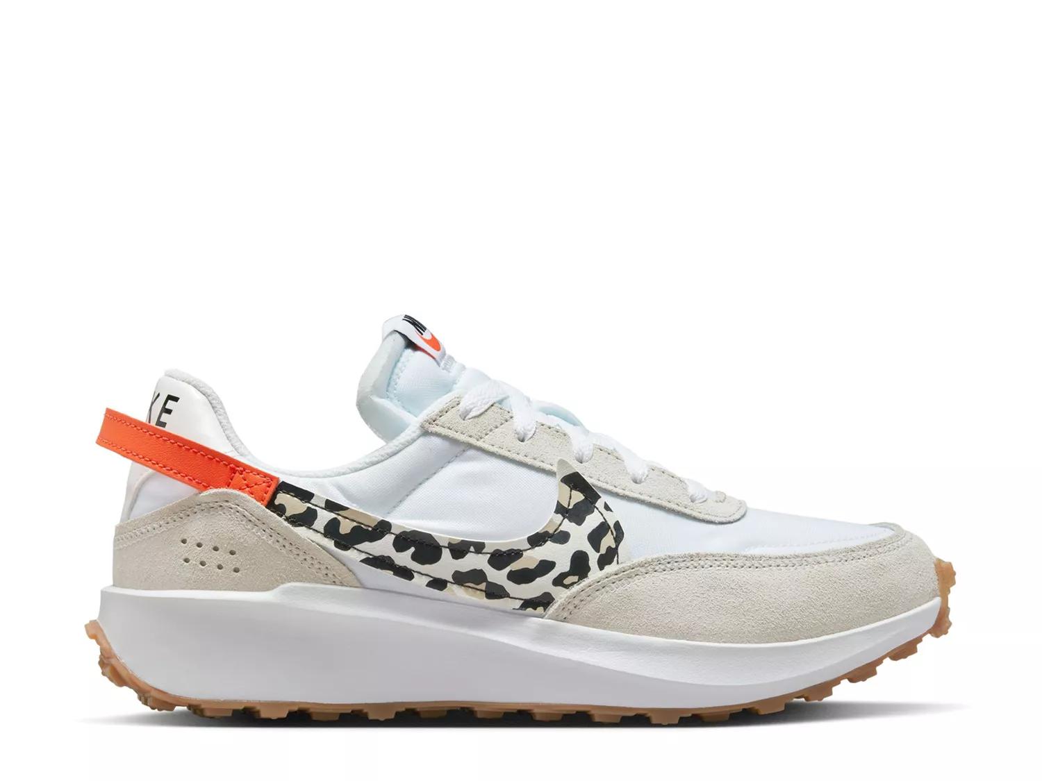 Nike Waffle Debut Running Shoe - Women display picture 2