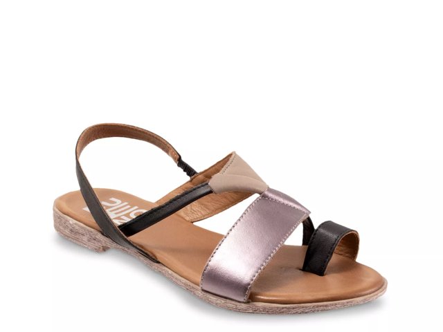 Yuki Toe Loop Sandal