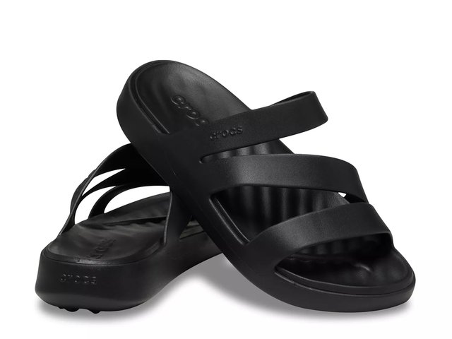 Crocs Getaway Strappy Sandal - Women display picture 1