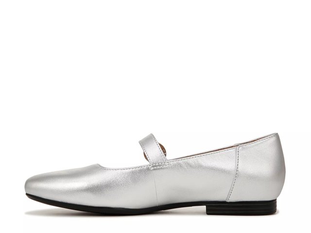 Kelly Mary Jane Flat
