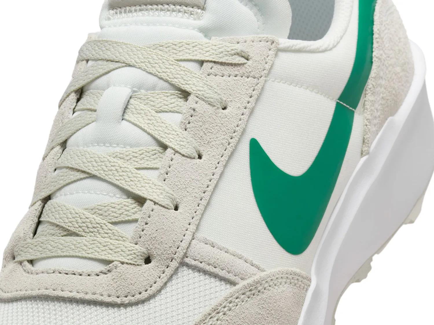 Waffle Debut Running Shoe