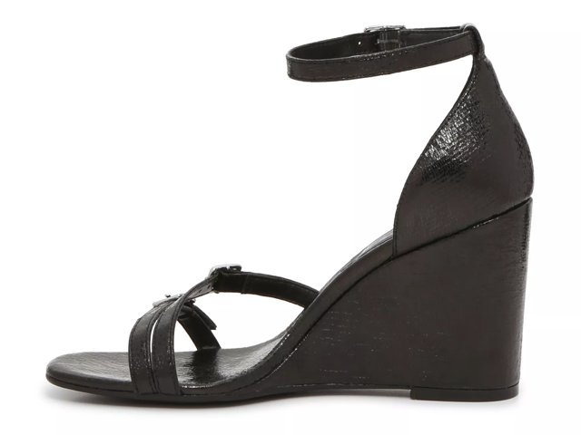 Sateena Sandal