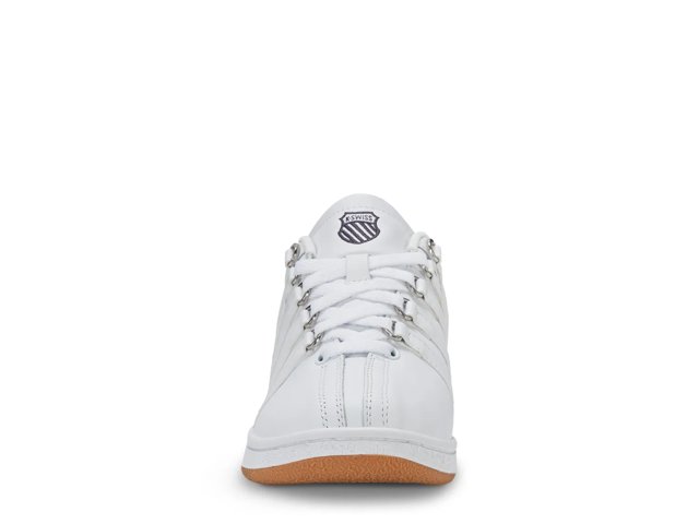 Classic VN Sneaker - Women's