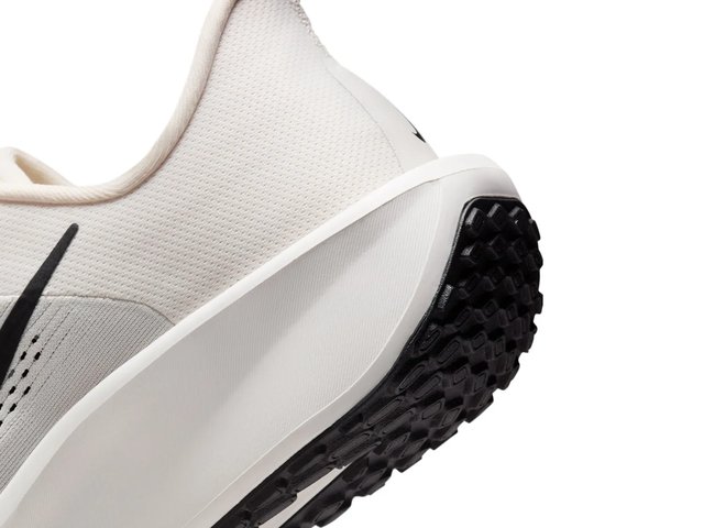 Nike Quest 6 Running Shoe - Men display picture 1