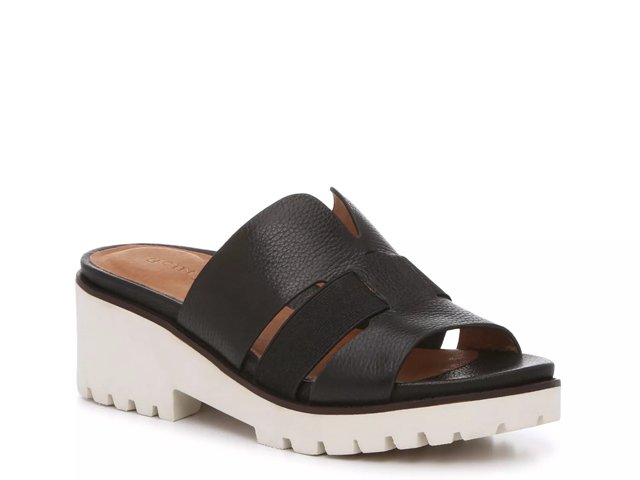 Anja Sandal