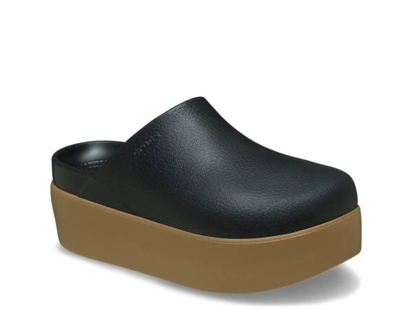 Click to shop women's casual clogs at DSW Designer Shoe Warehouse.