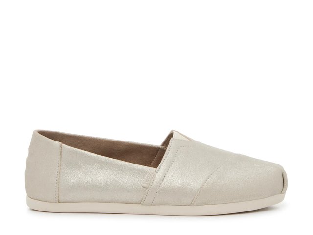 TOMS Alparagatas metallic silver hole flexs Slip-On flats
SZ 8 NWOT Womens Alpargata Plus Silver Metallic Espadrille – TOMS.com main image 4