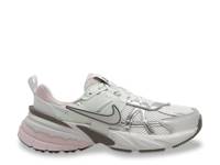 V2K Run Sneaker - Women's White/Pink view