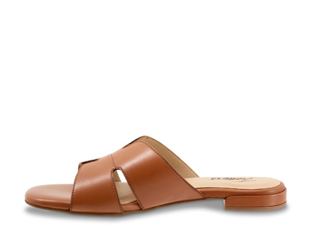 Nell Sandal