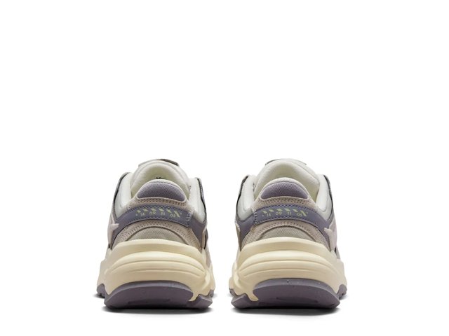 AL8 Sneaker - Women's