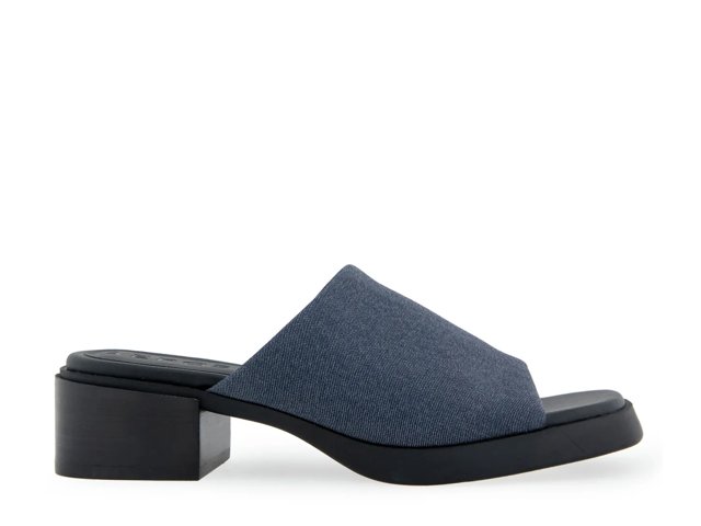 Denise Sandal