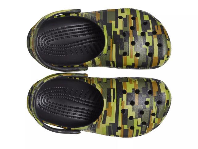 Crocs Classic Digi Camo Clog - Kids display picture 3
